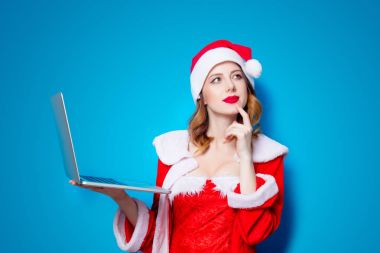 Dizüstü bilgisayar ile Noel Baba kız