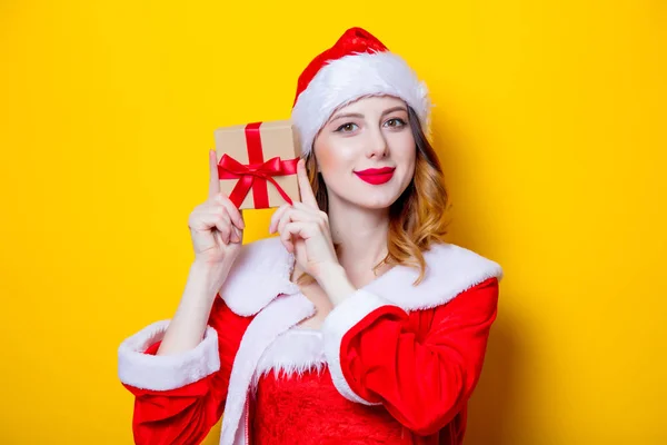 Santa meisje met doos van de gift — Stockfoto