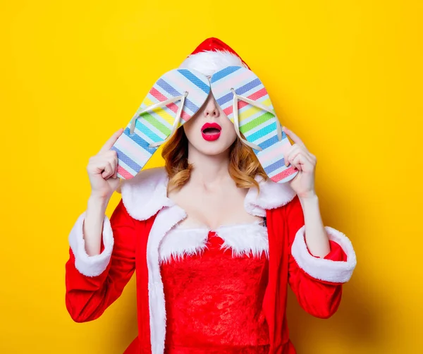 Santa meisje met slippers — Stockfoto