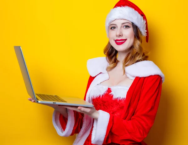 Santa ragazza con computer portatile — Foto Stock