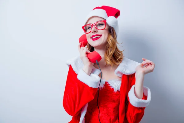 Santa κορίτσι με τα γυαλιά και ακουστικό — Φωτογραφία Αρχείου