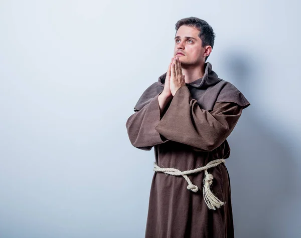 Retrato del joven monje católico —  Fotos de Stock