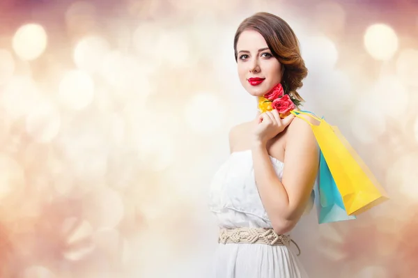 Mujer con bolsas de compras coloridas —  Fotos de Stock
