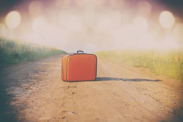 Кожаный чемодан — стоковое фото