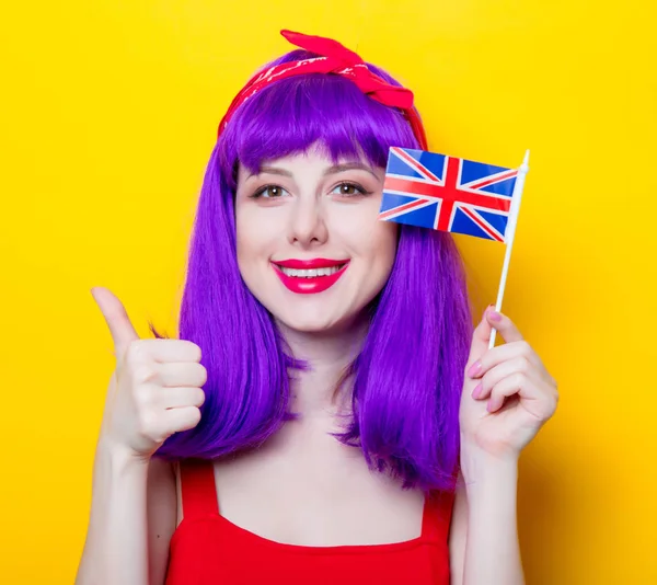 Giovane donna con bandiera britannica — Foto Stock