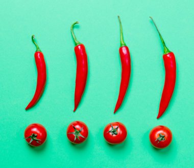 kırmızı biber ve domates 