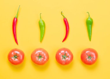 Taze olgun domatesler 