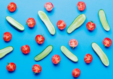 Taze domates ve salatalık.