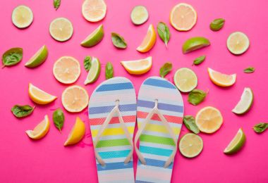 Havaianas kesilmiş limon ve limes ile