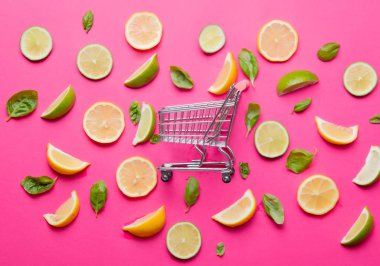 limon ve limon dilimleri ile alışveriş sepeti