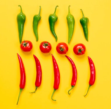 taze olgun domates ve kırmızı biber 