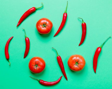 kırmızı biber ve domates 