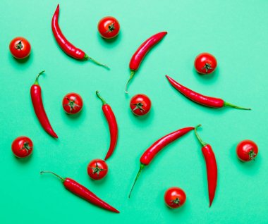 kırmızı biber ve domates 