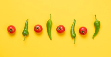 taze olgun domates ve kırmızı biber 