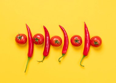 taze olgun domates ve kırmızı biber 