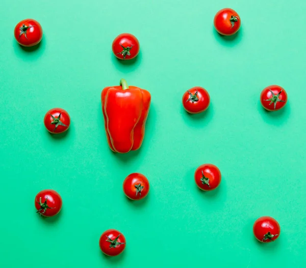 kırmızı biber biber ve domates 