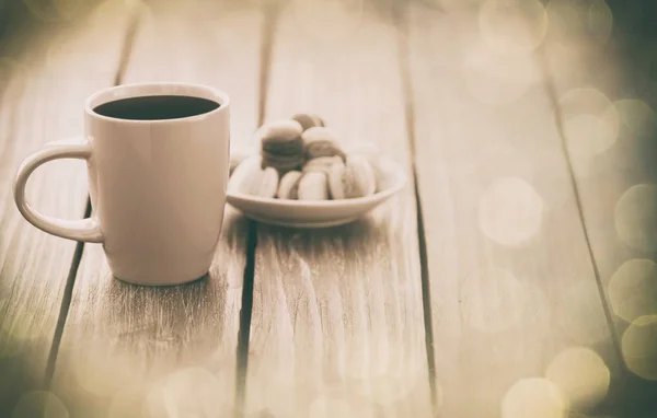 Xícara de café e macarons — Fotografia de Stock