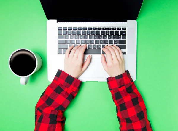 Freelancer woman hands with laptop — Stock Photo, Image