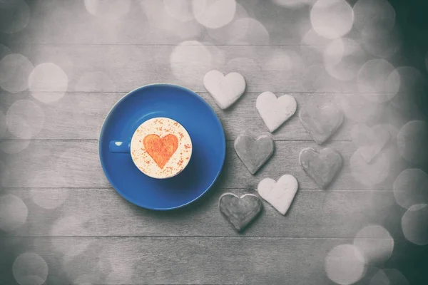 Kopp Cappuccino med hjärta form mbol — Stockfoto