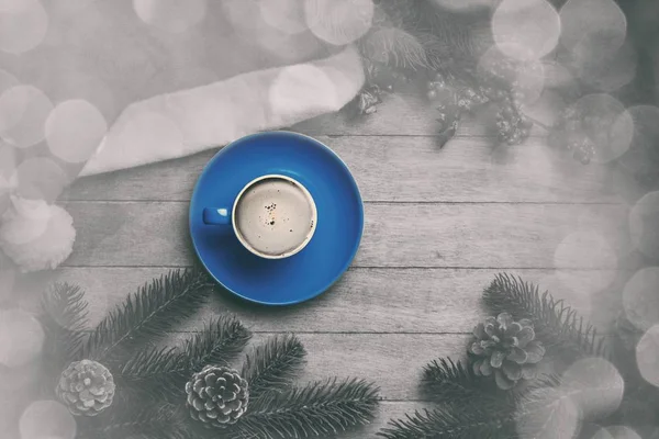 Cappuccino z hat Bożego Narodzenia — Zdjęcie stockowe