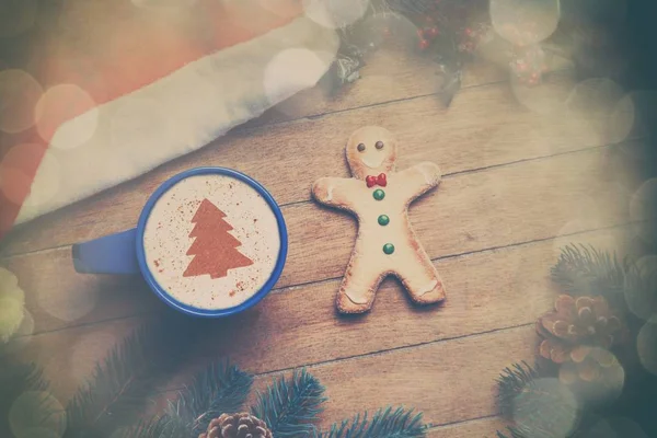 Coffee with gingerbread man — Stock Photo, Image