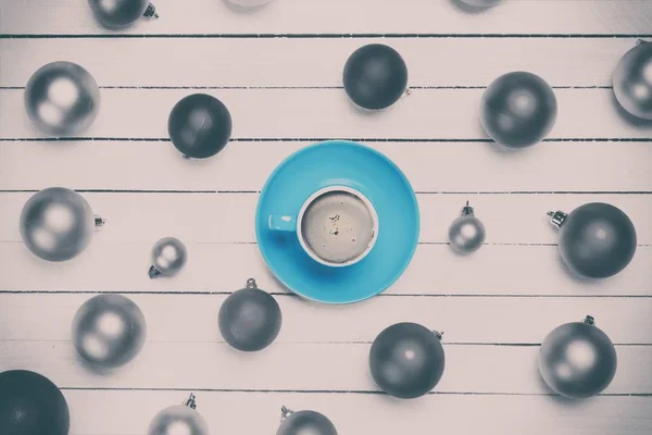 Coffee cup and christmas balls — Stock Photo, Image