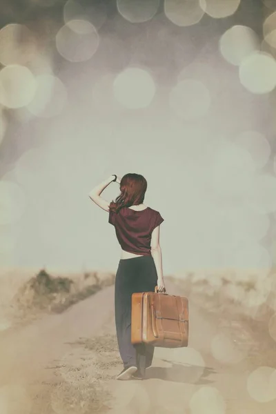 Bavul Dişileştirilmiş kızla — Stok fotoğraf