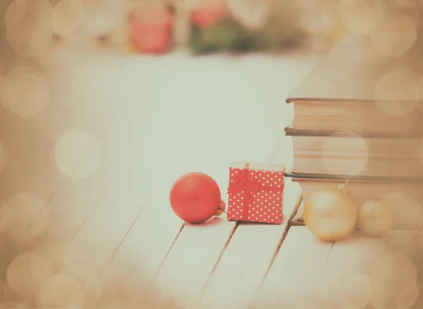 クリスマス ギフトと書籍 — ストック写真