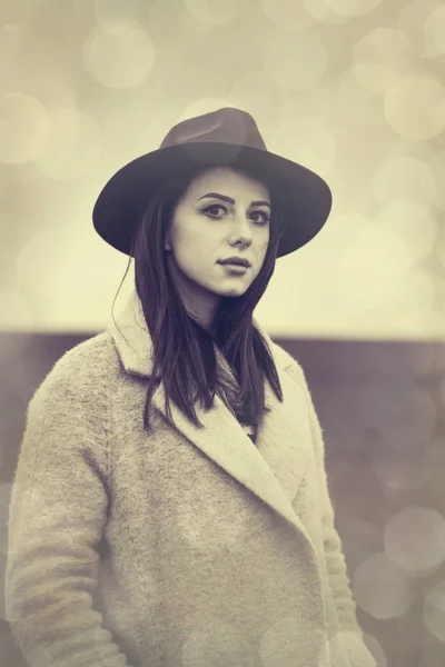 Gyönyörű nő kalapban — Stock Fotó