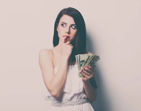 Νεαρή γυναίκα με τα χρήματα — Φωτογραφία Αρχείου