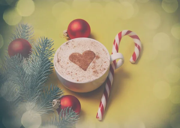 Cup of coffee and christmas candy — Stock Photo, Image