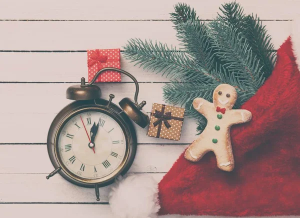 Çalar saat ve Noel hediyeleri — Stok fotoğraf