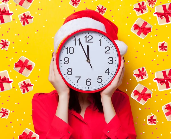 Donna in cappello Babbo Natale — Foto Stock