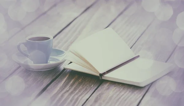 Φλιτζάνι καφέ και το σημειωματάριο — Φωτογραφία Αρχείου