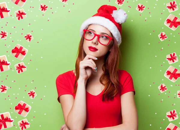 Donna in cappello Babbo Natale — Foto Stock