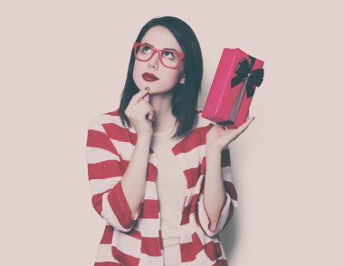 kadın gözlük hediye kutusu ile