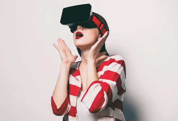 Vrouw met Virtual reality — Stockfoto