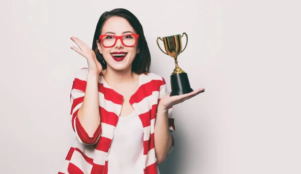 Mulher com copo de troféu — Fotografia de Stock