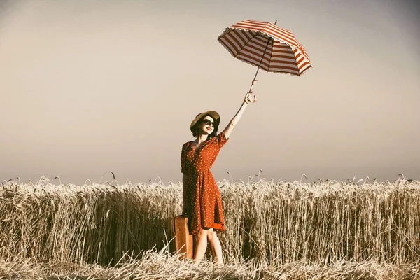 Jeune femme avec parapluie — Photo