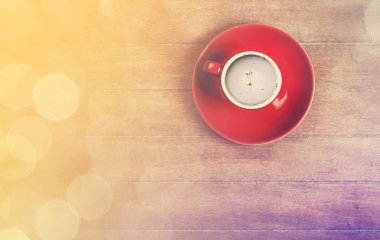 Masada bir fincan kahve.