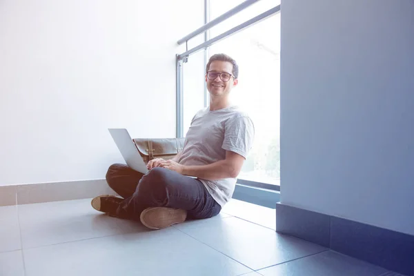 Freelancer man using laptop computer — Stock Photo, Image