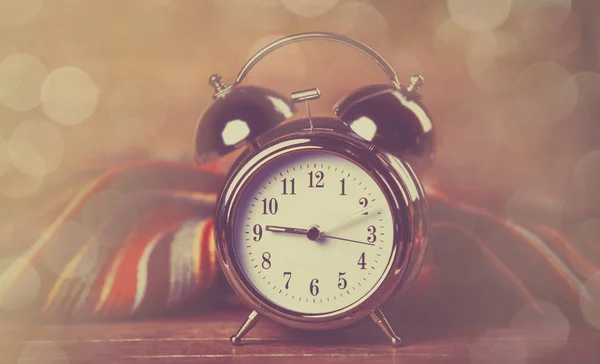 Alarm clock and scarf — Stock Photo, Image