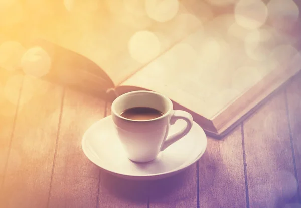 Cup of coffee and book — Stock Photo, Image