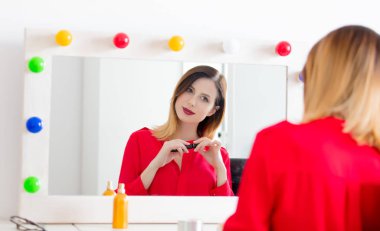 Kadın kamera kozmetik uygulama 