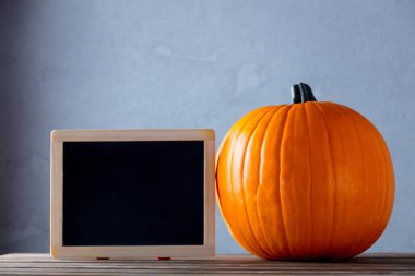 Sonbahar masaya kabak