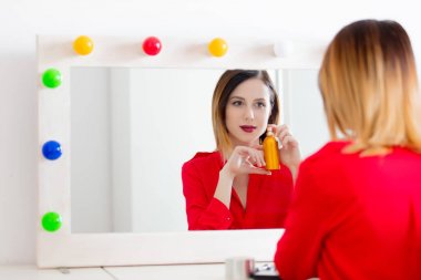 Kadın kamera kozmetik uygulama 