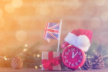 Noel Baba şapkası ile çalar saat 