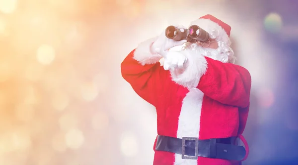 Santa Claus sosteniendo binoculares —  Fotos de Stock