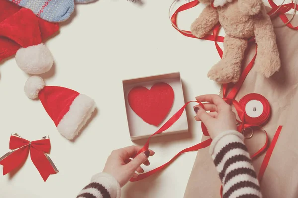 Woman wrapping Christmas gift — Stock Photo, Image