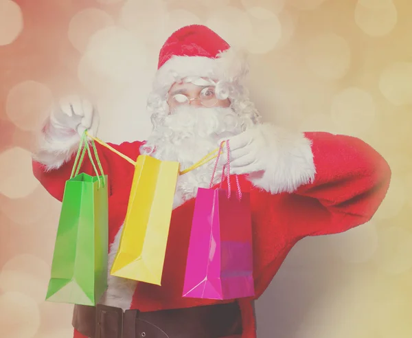 Noel Baba ile alışveriş torbaları — Stok fotoğraf